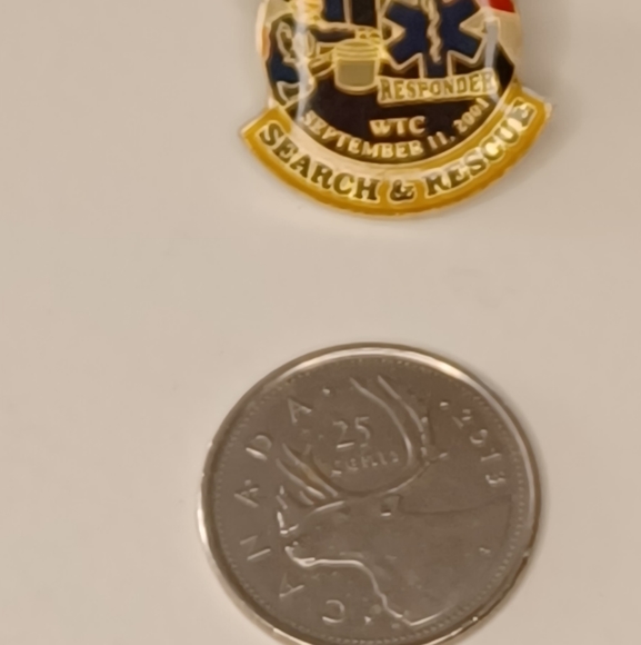 Three original Ground Zero pins - Picture 5 of 9